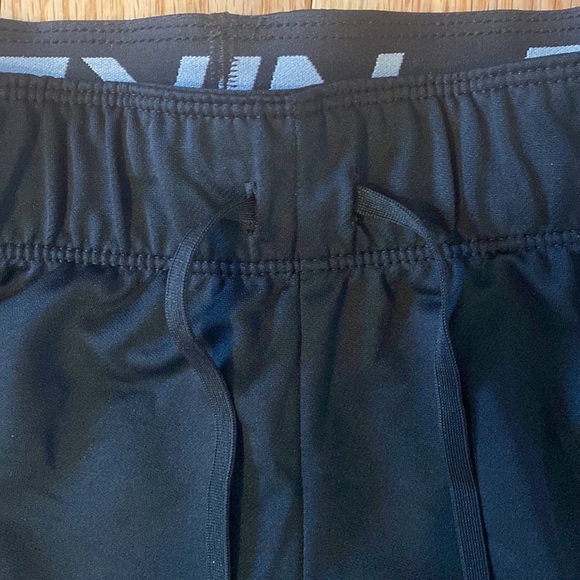 Nike Black Athletic Shorts - Picture 2 of 4